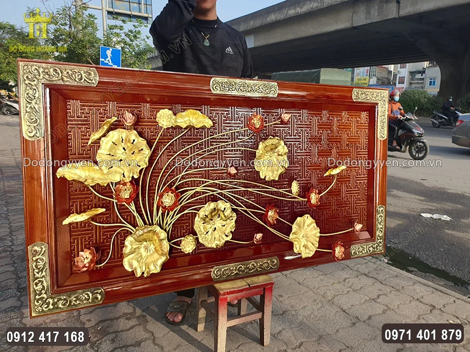 H&igrave;nh ảnh nh&igrave;n nghi&ecirc;ng của bức tranh đồng